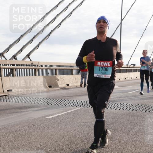 03.10.2024 - Köhlbrandbrückenlauf Matties Gatica Varas http://msf.ph/oto/7184332 03.10.2024 09:25:33 Position 2 1136, 1700, 1411, 1412, 1490 meine-sportfotos.de