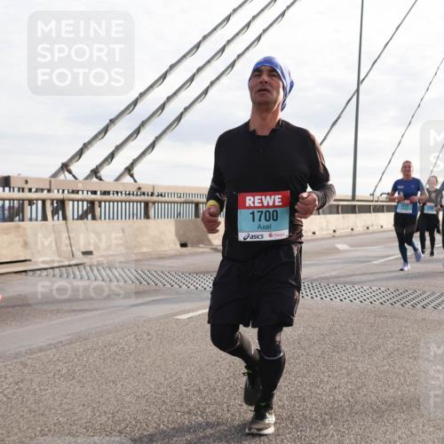 03.10.2024 - Köhlbrandbrückenlauf Matties Gatica Varas http://msf.ph/oto/7184364 03.10.2024 09:25:33 Position 2 1136, 1700, 1411, 1412 meine-sportfotos.de
