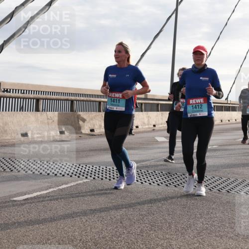 03.10.2024 - Köhlbrandbrückenlauf Matties Gatica Varas http://msf.ph/oto/7184463 03.10.2024 09:25:35 Position 2 1411, 1412, 1557, 1062, 1101 meine-sportfotos.de