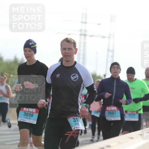 03.10.2024 - Köhlbrandbrückenlauf Fuchs,  Jonas http://msf.ph/oto/7184913 03.10.2024 09:19:41 Position 3 3098, 16, 2687, 2410, 315 meine-sportfotos.de