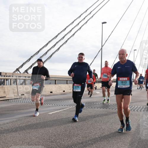 03.10.2024 - Köhlbrandbrückenlauf Matties Gatica Varas http://msf.ph/oto/7184953 03.10.2024 09:25:40 Position 2 1519, 2230, 1613, 1697 meine-sportfotos.de