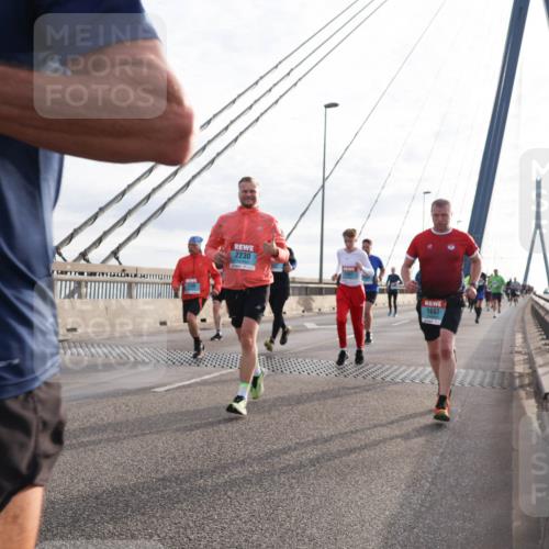 03.10.2024 - Köhlbrandbrückenlauf Matties Gatica Varas http://msf.ph/oto/7185050 03.10.2024 09:25:41 Position 2 3, 2230, 12, 1697 meine-sportfotos.de
