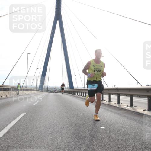 03.10.2024 - Köhlbrandbrückenlauf Jannik Wohlers http://msf.ph/oto/7185072 03.10.2024 09:17:46 Position 1 100, 1042 meine-sportfotos.de
