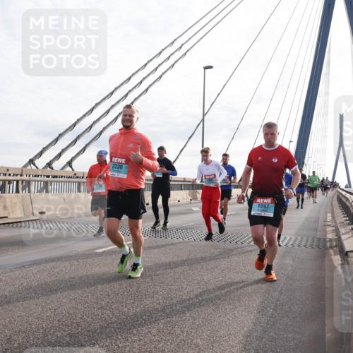 03.10.2024 - Köhlbrandbrückenlauf Matties Gatica Varas http://msf.ph/oto/7185081 03.10.2024 09:25:41 Position 2 2230, 1997, 1697 meine-sportfotos.de