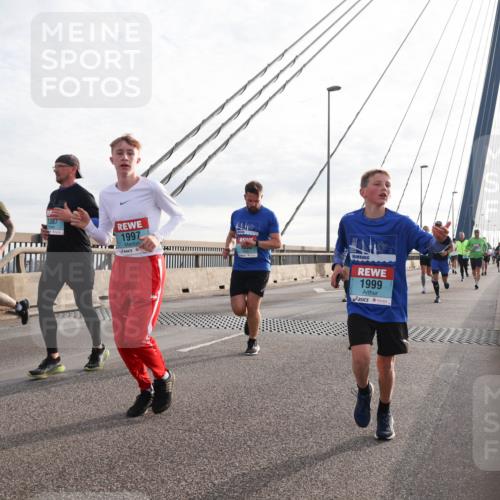 03.10.2024 - Köhlbrandbrückenlauf Matties Gatica Varas http://msf.ph/oto/7185207 03.10.2024 09:25:43 Position 2 2196, 1387, 1997, 1999 meine-sportfotos.de