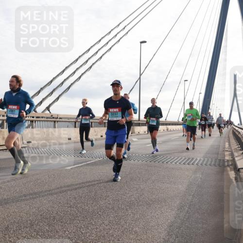 03.10.2024 - Köhlbrandbrückenlauf Matties Gatica Varas http://msf.ph/oto/7185397 03.10.2024 09:25:45 Position 2 3237, 2001, 1494 meine-sportfotos.de