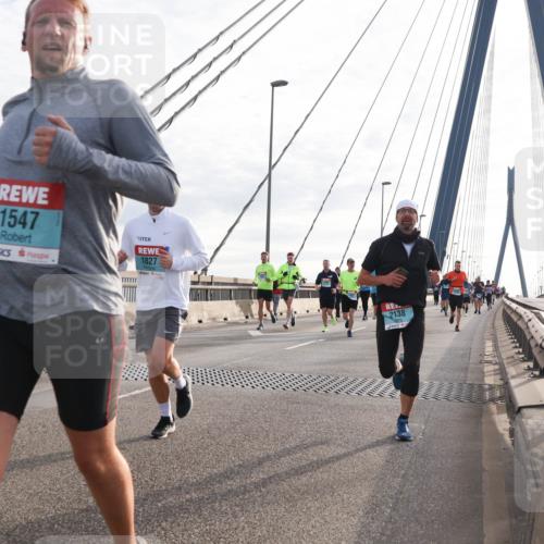 03.10.2024 - Köhlbrandbrückenlauf Matties Gatica Varas http://msf.ph/oto/7185730 03.10.2024 09:25:52 Position 2 1547, 1827, 2138 meine-sportfotos.de