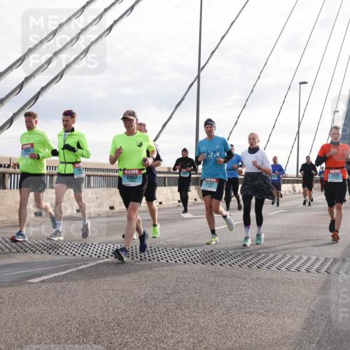 03.10.2024 - Köhlbrandbrückenlauf Matties Gatica Varas http://msf.ph/oto/7185975 03.10.2024 09:25:54 Position 2 1655, 2062, 2127, 2422 meine-sportfotos.de