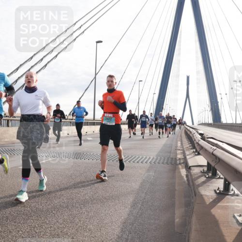 03.10.2024 - Köhlbrandbrückenlauf Matties Gatica Varas http://msf.ph/oto/7186108 03.10.2024 09:25:56 Position 2 1409, 2127, 2422 meine-sportfotos.de