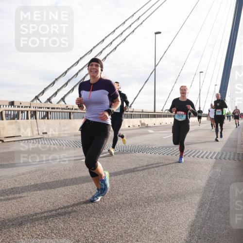 03.10.2024 - Köhlbrandbrückenlauf Matties Gatica Varas http://msf.ph/oto/7186443 03.10.2024 09:26:02 Position 2 2079 meine-sportfotos.de