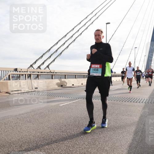 03.10.2024 - Köhlbrandbrückenlauf Matties Gatica Varas http://msf.ph/oto/7186600 03.10.2024 09:26:05 Position 2 1456 meine-sportfotos.de