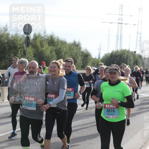03.10.2024 - Köhlbrandbrückenlauf Fuchs,  Jonas http://msf.ph/oto/7186602 03.10.2024 09:21:04 Position 3 3096, 2335, 975, 2257, 3016, 11111 meine-sportfotos.de