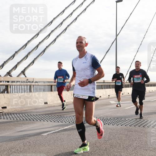 03.10.2024 - Köhlbrandbrückenlauf Matties Gatica Varas http://msf.ph/oto/7186724 03.10.2024 09:26:07 Position 2 1035, 21, 1958, 12, 01, 1285, 1535 meine-sportfotos.de