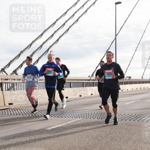 03.10.2024 - Köhlbrandbrückenlauf Matties Gatica Varas http://msf.ph/oto/7186819 03.10.2024 09:26:07 Position 2 1035, 1808, 1958, 1535 meine-sportfotos.de
