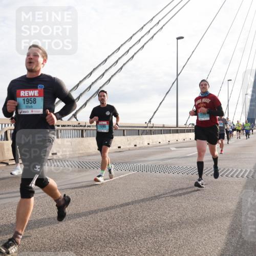03.10.2024 - Köhlbrandbrückenlauf Matties Gatica Varas http://msf.ph/oto/7186890 03.10.2024 09:26:09 Position 2 1958, 1535, 223101, 1285 meine-sportfotos.de