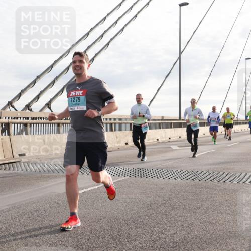 03.10.2024 - Köhlbrandbrückenlauf Matties Gatica Varas http://msf.ph/oto/7187098 03.10.2024 09:26:12 Position 2 1279 meine-sportfotos.de