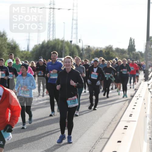 03.10.2024 - Köhlbrandbrückenlauf Fuchs,  Jonas http://msf.ph/oto/7187234 03.10.2024 09:21:39 Position 3 3411, 2611, 1175, 3162 meine-sportfotos.de