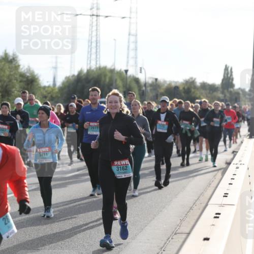03.10.2024 - Köhlbrandbrückenlauf Fuchs,  Jonas http://msf.ph/oto/7187243 03.10.2024 09:21:39 Position 3 28, 3411, 2611, 1175, 3162 meine-sportfotos.de