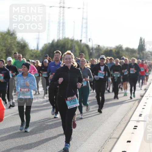03.10.2024 - Köhlbrandbrückenlauf Fuchs,  Jonas http://msf.ph/oto/7187265 03.10.2024 09:21:39 Position 3 28, 8905, 3411, 3162, 1175 meine-sportfotos.de