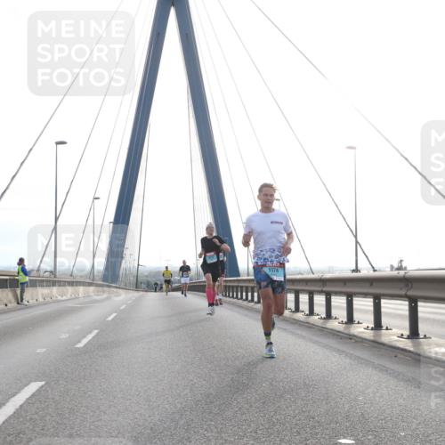 03.10.2024 - Köhlbrandbrückenlauf Jannik Wohlers http://msf.ph/oto/7187499 03.10.2024 09:18:02 Position 1 1074 meine-sportfotos.de