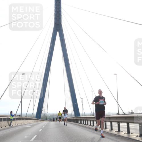 03.10.2024 - Köhlbrandbrückenlauf Jannik Wohlers http://msf.ph/oto/7187943 03.10.2024 09:18:06 Position 1 1165 meine-sportfotos.de