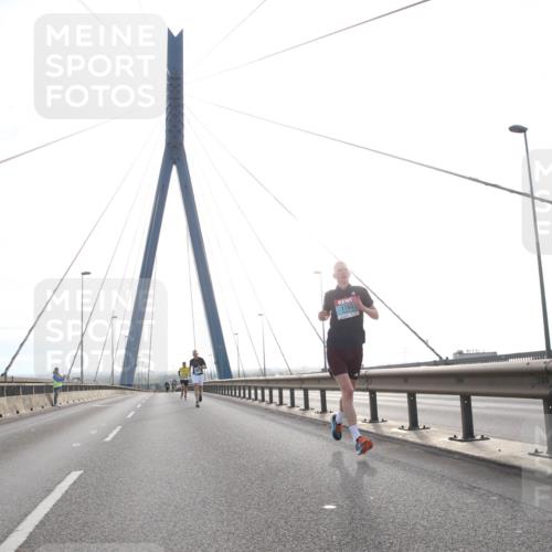 03.10.2024 - Köhlbrandbrückenlauf Jannik Wohlers http://msf.ph/oto/7188026 03.10.2024 09:18:07 Position 1 1165 meine-sportfotos.de