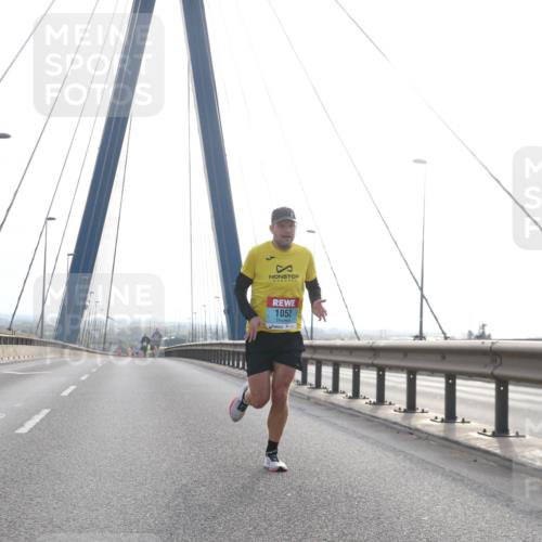 03.10.2024 - Köhlbrandbrückenlauf Jannik Wohlers http://msf.ph/oto/7188135 03.10.2024 09:18:12 Position 1 1052 meine-sportfotos.de