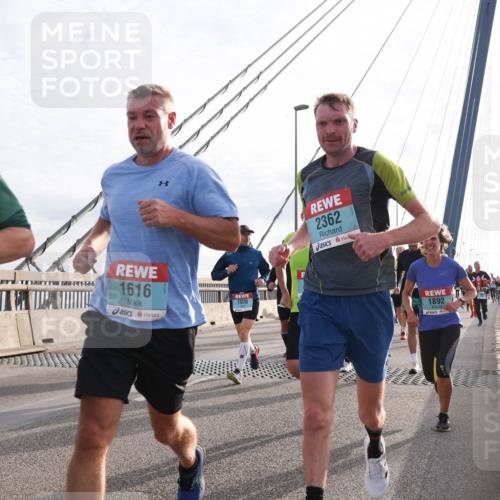 03.10.2024 - Köhlbrandbrückenlauf Matties Gatica Varas http://msf.ph/oto/7188445 03.10.2024 09:26:29 Position 2 99, 1616, 1970, 2362, 1892 meine-sportfotos.de