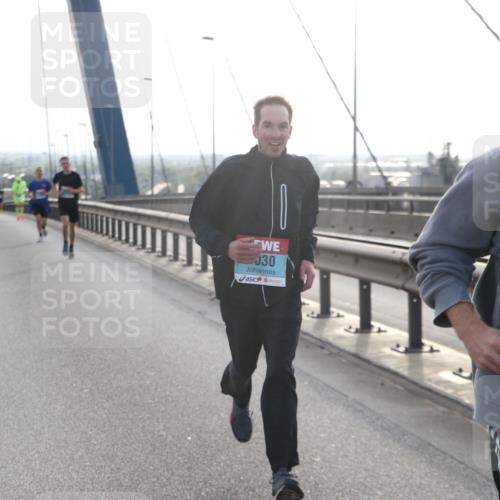 03.10.2024 - Köhlbrandbrückenlauf Jannik Wohlers http://msf.ph/oto/7188532 03.10.2024 09:18:28 Position 1 030, 1313 meine-sportfotos.de