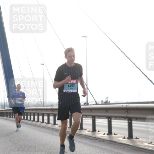 03.10.2024 - Köhlbrandbrückenlauf Jannik Wohlers http://msf.ph/oto/7188604 03.10.2024 09:18:33 Position 1 1064, 1492 meine-sportfotos.de
