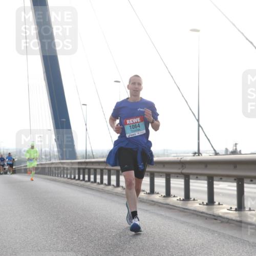 03.10.2024 - Köhlbrandbrückenlauf Jannik Wohlers http://msf.ph/oto/7188640 03.10.2024 09:18:35 Position 1 1064 meine-sportfotos.de