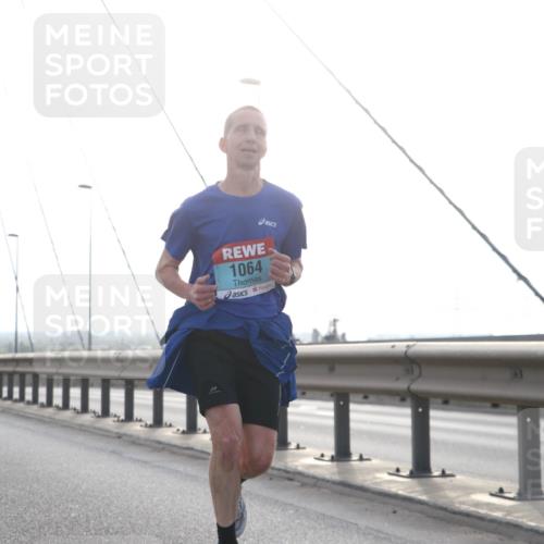 03.10.2024 - Köhlbrandbrückenlauf Jannik Wohlers http://msf.ph/oto/7188658 03.10.2024 09:18:36 Position 1 1064 meine-sportfotos.de
