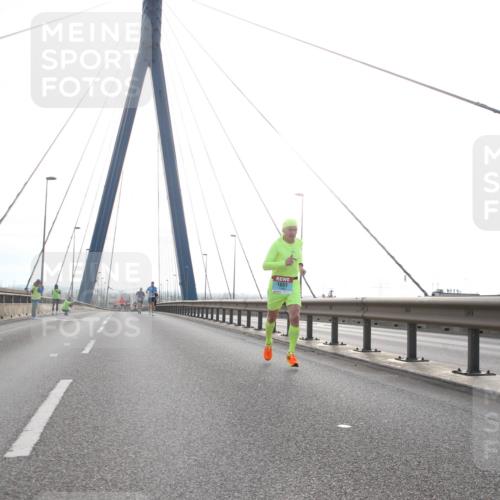 03.10.2024 - Köhlbrandbrückenlauf Jannik Wohlers http://msf.ph/oto/7188667 03.10.2024 09:18:42 Position 1 1051 meine-sportfotos.de