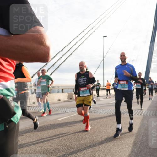 03.10.2024 - Köhlbrandbrückenlauf Matties Gatica Varas http://msf.ph/oto/7188739 03.10.2024 09:26:35 Position 2 4, 1647, 1633 meine-sportfotos.de