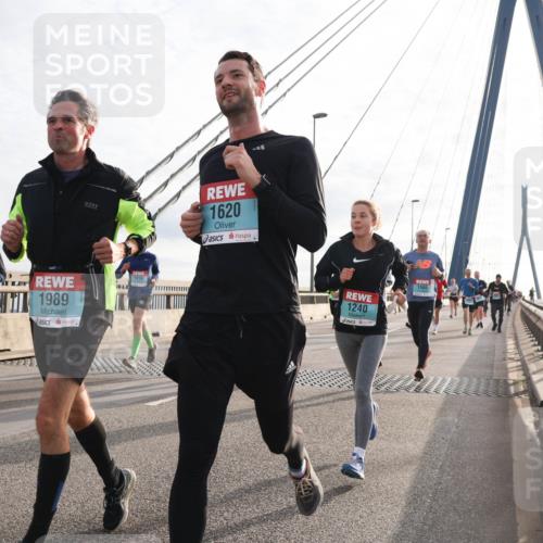 03.10.2024 - Köhlbrandbrückenlauf Matties Gatica Varas http://msf.ph/oto/7189051 03.10.2024 09:26:41 Position 2 1620, 2107, 1989, 1910, 1565, 1240 meine-sportfotos.de