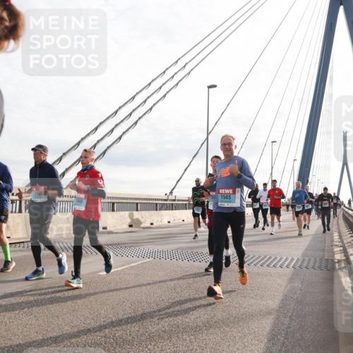 03.10.2024 - Köhlbrandbrückenlauf Matties Gatica Varas http://msf.ph/oto/7189097 03.10.2024 09:26:42 Position 2 1910, 1908, 1565 meine-sportfotos.de
