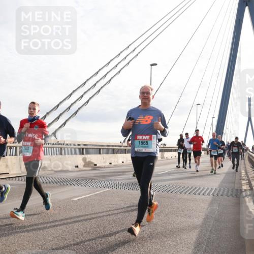 03.10.2024 - Köhlbrandbrückenlauf Matties Gatica Varas http://msf.ph/oto/7189121 03.10.2024 09:26:42 Position 2 1910, 1909, 96, 1908, 1565 meine-sportfotos.de