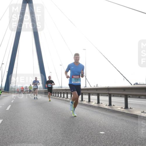 03.10.2024 - Köhlbrandbrückenlauf Jannik Wohlers http://msf.ph/oto/7189703 03.10.2024 09:18:48 Position 1 1033 meine-sportfotos.de