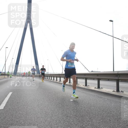 03.10.2024 - Köhlbrandbrückenlauf Jannik Wohlers http://msf.ph/oto/7189750 03.10.2024 09:18:49 Position 1 1033 meine-sportfotos.de