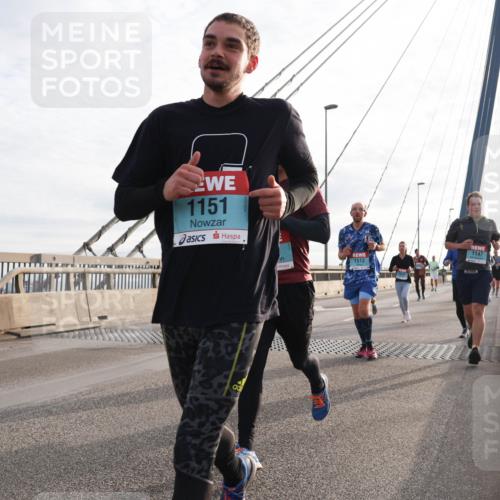 03.10.2024 - Köhlbrandbrückenlauf Matties Gatica Varas http://msf.ph/oto/7189896 03.10.2024 09:26:52 Position 2 1151, 1513, 1147 meine-sportfotos.de