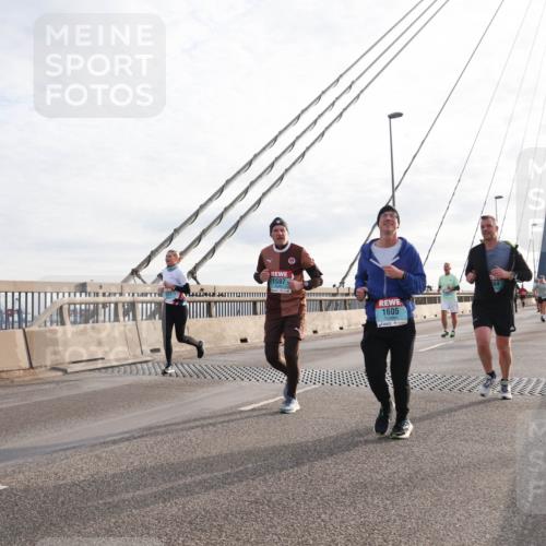 03.10.2024 - Köhlbrandbrückenlauf Matties Gatica Varas http://msf.ph/oto/7190190 03.10.2024 09:26:57 Position 2 1597, 1511, 1605 meine-sportfotos.de