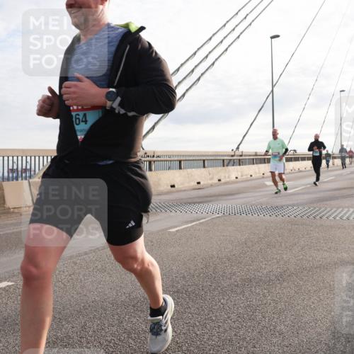 03.10.2024 - Köhlbrandbrückenlauf Matties Gatica Varas http://msf.ph/oto/7190245 03.10.2024 09:26:59 Position 2 64 meine-sportfotos.de