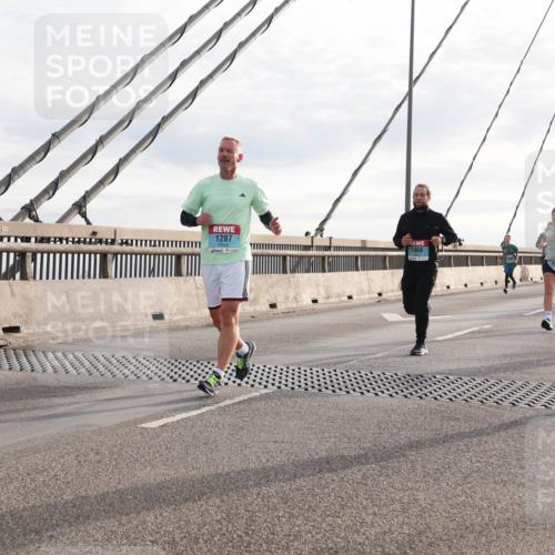 03.10.2024 - Köhlbrandbrückenlauf Matties Gatica Varas http://msf.ph/oto/7190294 03.10.2024 09:27:00 Position 2 1287, 2326, 1719 meine-sportfotos.de
