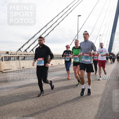 03.10.2024 - Köhlbrandbrückenlauf Matties Gatica Varas http://msf.ph/oto/7190653 03.10.2024 09:27:06 Position 2 3728, 2902, 1525, 1873, 1596 meine-sportfotos.de