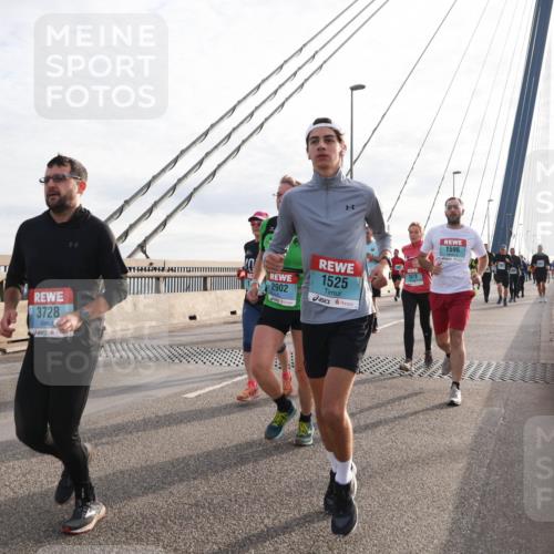 03.10.2024 - Köhlbrandbrückenlauf Matties Gatica Varas http://msf.ph/oto/7190682 03.10.2024 09:27:06 Position 2 3728, 2902, 1525, 1873, 1596 meine-sportfotos.de