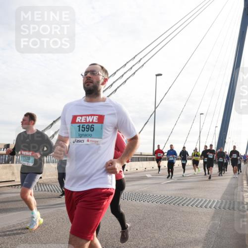 03.10.2024 - Köhlbrandbrückenlauf Matties Gatica Varas http://msf.ph/oto/7190713 03.10.2024 09:27:07 Position 2 2530, 1596 meine-sportfotos.de