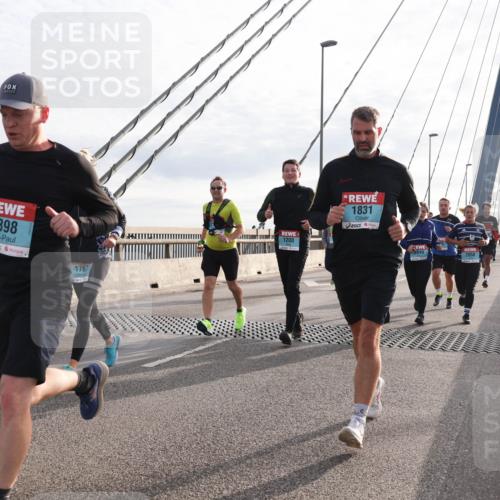 03.10.2024 - Köhlbrandbrückenlauf Matties Gatica Varas http://msf.ph/oto/7191083 03.10.2024 09:27:11 Position 2 1559, 1398, 1787, 1200, 1831 meine-sportfotos.de