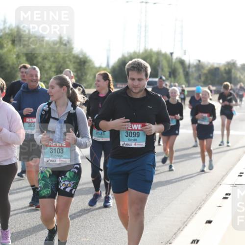 03.10.2024 - Köhlbrandbrückenlauf Fuchs,  Jonas http://msf.ph/oto/7191141 03.10.2024 09:24:25 Position 3 3158, 305, 3103, 3131, 3099 meine-sportfotos.de