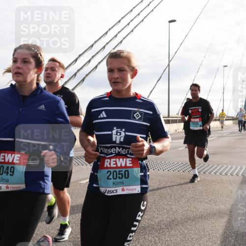03.10.2024 - Köhlbrandbrückenlauf Matties Gatica Varas http://msf.ph/oto/7191328 03.10.2024 09:27:14 Position 2 2049, 2050, 2735 meine-sportfotos.de