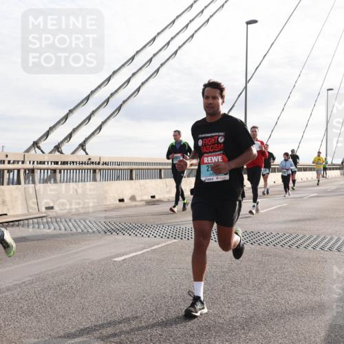 03.10.2024 - Köhlbrandbrückenlauf Matties Gatica Varas http://msf.ph/oto/7191352 03.10.2024 09:27:15 Position 2 1080, 2023, 27 meine-sportfotos.de